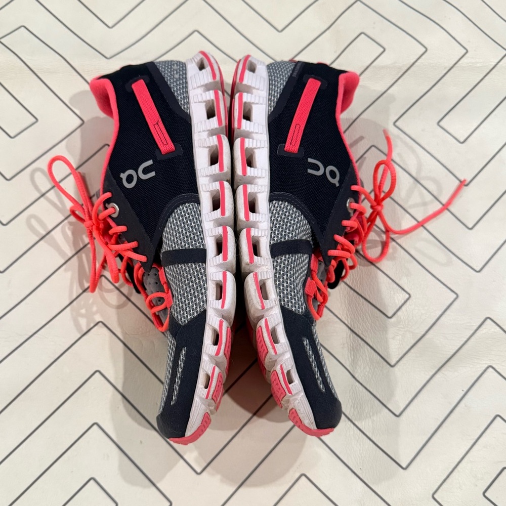 On Running Sneakers - Picture 7 of 16